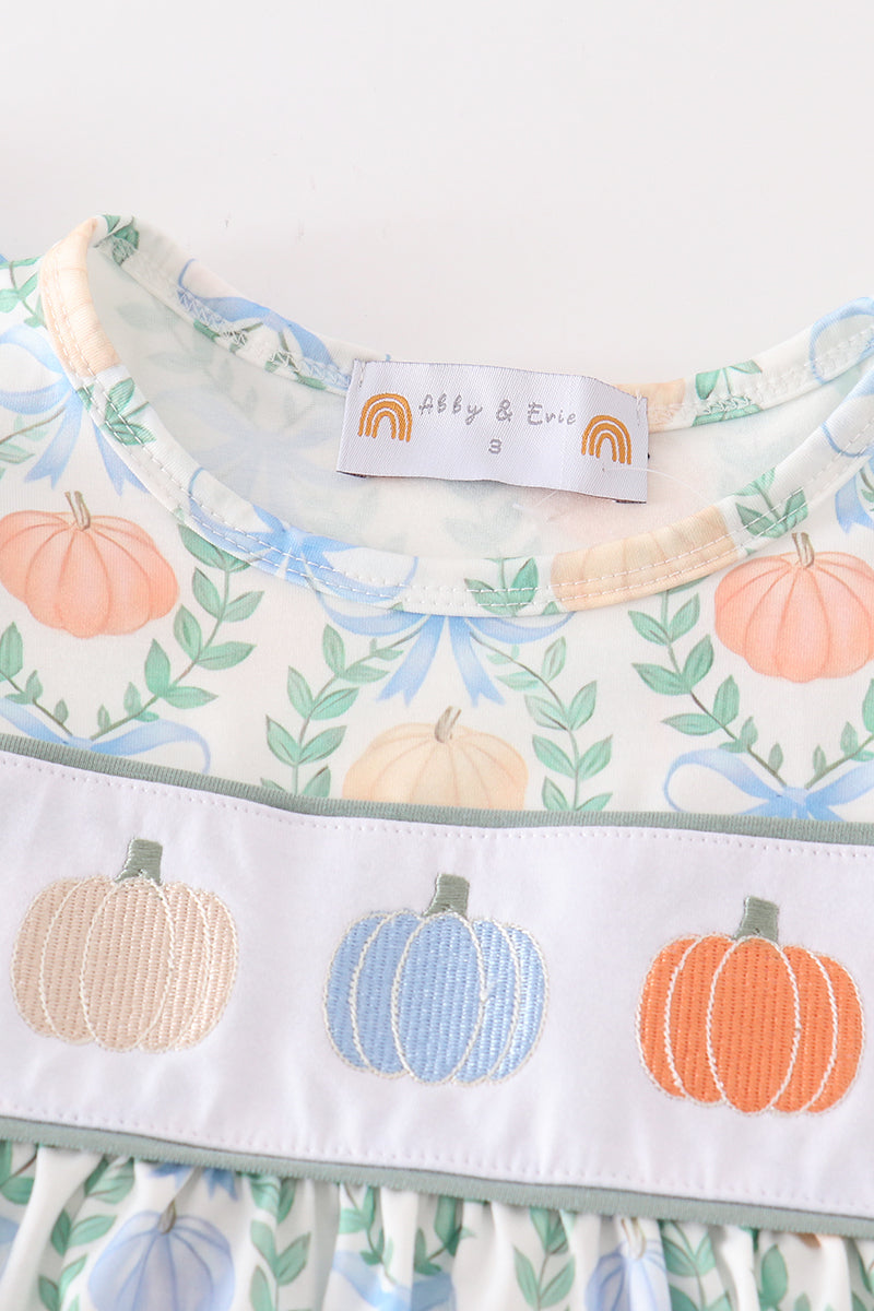 Green pumpkin embroidery dress